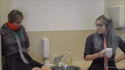 Ua fai ma vaisu / saisai ma fusi / tama'ita'i o lo'o mafatia